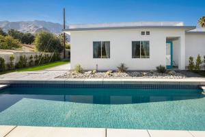 Baseinas apgyvendinimo įstaigoje Palm Springs View Paradise with Large Pool and SPA arba netoliese