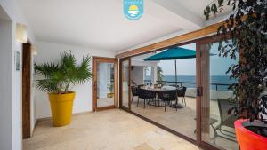 a dining room with a table and an umbrella at Casa Bahía Linda by Kivoya in Puerto Vallarta +55 photos