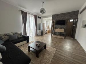 Et tv og/eller underholdning på PartyVibe Mamaia + 1 billede