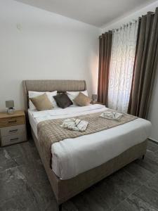 Ένα ή περισσότερα κρεβάτια σε δωμάτιο στο LazArina Apartments +40 φωτογραφίες