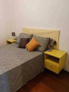 a bedroom with a bed with pillows on it at Apto confortável cozinha, smart tv in Joinville