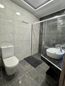 Koupelna v ubytování Korithis Apartment