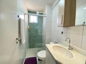 a bathroom with a sink and a shower and a toilet at Apto Alto Padrão Frente Mar no melhor condomínio in Samaritá +16 photos