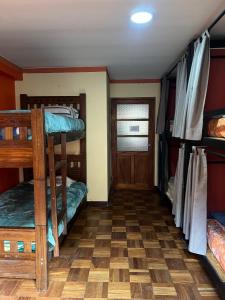 Ένα ή περισσότερα κρεβάτια σε δωμάτιο στο Yati Hostel