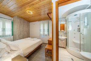 Koupelna v ubytování Paola Apartment Fiskardo