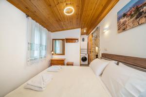 Postel nebo postele na pokoji v ubytování Paola Apartment Fiskardo