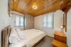 Postel nebo postele na pokoji v ubytování Paola Apartment Fiskardo