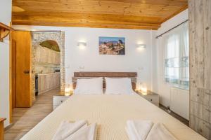 Postel nebo postele na pokoji v ubytování Paola Apartment Fiskardo