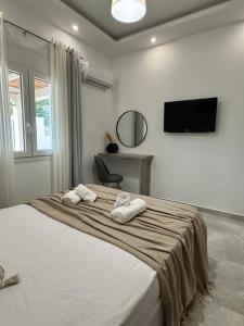Postel nebo postele na pokoji v ubytování Korithis Apartment + 37 fotografií