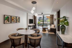 Posezení v ubytování JW Marriott Khao Lak Resort Suites