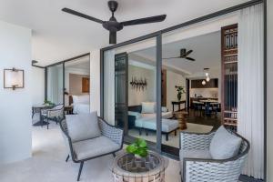Posezení v ubytování JW Marriott Khao Lak Resort Suites