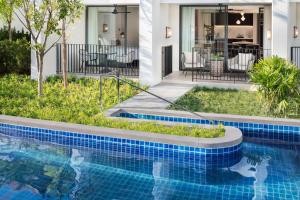 Bazén v ubytování JW Marriott Khao Lak Resort Suites nebo v jeho okolí