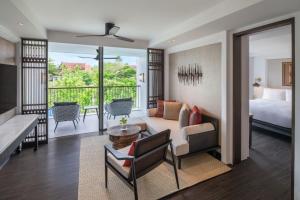 Postel nebo postele na pokoji v ubytování JW Marriott Khao Lak Resort Suites