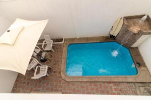 Bazén v ubytování Casa Amplia, Piscina privada, Vía Samborondón, parrilla nebo v jeho okolí