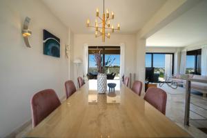 Χώρος καθιστικού στο Villa Poseidon One - Sunset & Sea Front Villa