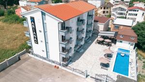 Πισίνα στο ή κοντά στο Hotel Ariana Lux