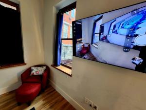 Gallery image of Historic Charm Modern Comfort in Cincinnati +5 photos