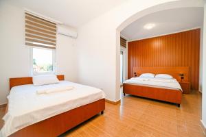 Ένα ή περισσότερα κρεβάτια σε δωμάτιο στο Hotel Ariana Lux