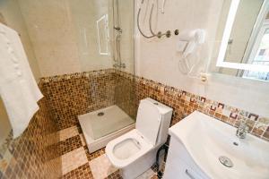 Ένα μπάνιο στο Hotel Ariana Lux