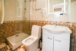 Ένα μπάνιο στο Hotel Ariana Lux