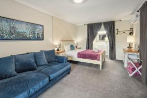 Postel nebo postele na pokoji v ubytování Cypress BnB