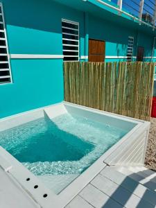 Bazén v ubytování Parguera Beach Club & Hotel nebo v jeho okolí