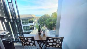 Μπαλκόνι ή βεράντα στο A303-Partial Seaview plus Pool view 1BR 300m Walk To Ao Nang Beach