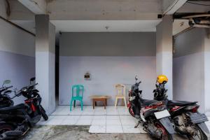 Φωτογραφία από το άλμπουμ του RedDoorz near Esa Unggul University Jakarta Campus στην Τζακάρτα
