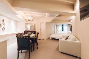 a room with a dining table and a bedroom at MONTHLIV Euljiro Hotel Stay in Seoul