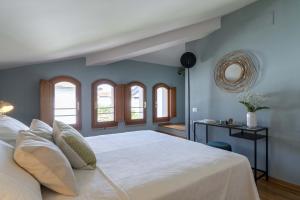 Giường trong phòng chung tại Italian Experience-Villa I Portici +120 ảnh