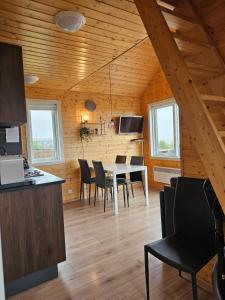 TV a/nebo společenská místnost v ubytování Starmýri 2 Cottages + 20 fotografií