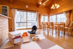 Posezení v ubytování Izumigo AMBIENT Yatsugatake Cottage