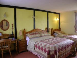 Кровать или кровати в номере Six Bells Inn