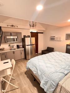 صورة لـ Cute Private Tiny House 30 mi To Disney Fun Self Check In Close To Lake Nona في سانت كلود +38 صورة