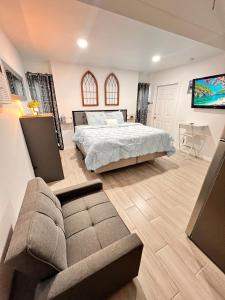 صورة لـ Cute Private Tiny House 30 mi To Disney Fun Self Check In Close To Lake Nona في سانت كلود