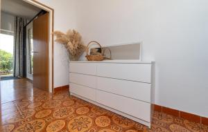 Fotografie z fotogalerie ubytování 3 Bedroom Beautiful Home In Debeljak v destinaci Debeljak