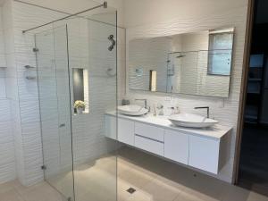 Bilik mandi di Casa finca de 3 pisos con jacuzzi +42 gambar
