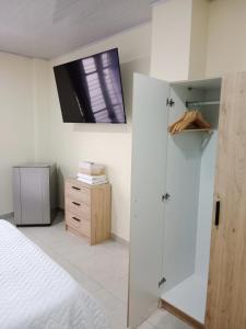 Apartaestudio Casablanca Choachí的电视和/或娱乐中心