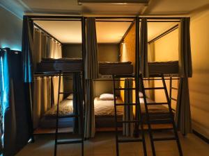 Ein Bett oder Betten in einem Zimmer der Unterkunft TIMN Hostel Female Only
