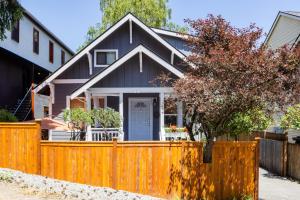 Φωτογραφία από το άλμπουμ του Quiet City Retreat Near Light Rail, Downtown & Stadiums! στο Σιάτλ