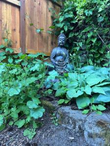 Φωτογραφία από το άλμπουμ του Quiet City Retreat Near Light Rail, Downtown & Stadiums! στο Σιάτλ