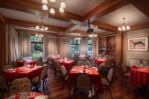 Um restaurante ou outro lugar para comer em Hotel Kosten Aike