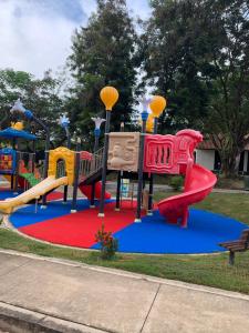 Herní místnost nebo prostor pro děti v ubytování Hermoso apartamento en Ricaurte Cundinamarca