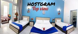 A bed or beds in a room at Hostgram Top View