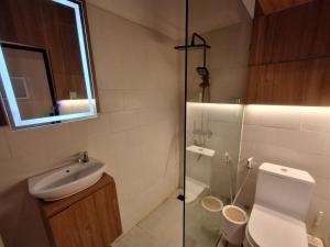 Baðherbergi á New house with nice view, available after 1 Aug'25