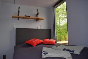 Ein Bett oder Betten in einem Zimmer der Unterkunft Houseboat Leni, Flensburg