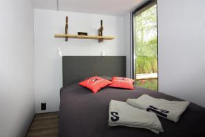 Ein Bett oder Betten in einem Zimmer der Unterkunft Houseboat Leni, Flensburg