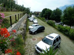 a group of cars parked in a parking lot at Villa Treccani Apartments in Malcesine