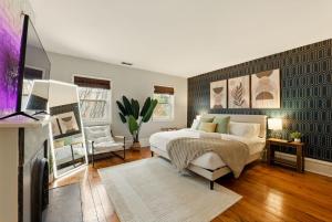 Ένα ή περισσότερα κρεβάτια σε δωμάτιο στο Walk to OSU & Short North FREE PARKING Fire Pit