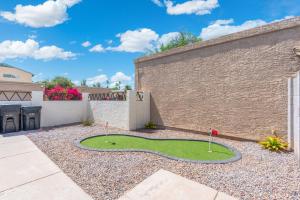 a golf course in the courtyard of a house at Button Bungalow Spring Fun & Golfing Hot Tub BBQ in Mesa